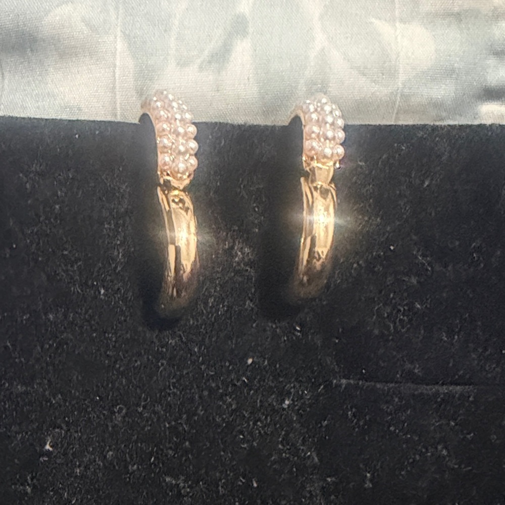 Elegant Gold and Pearl Hoop Earrings